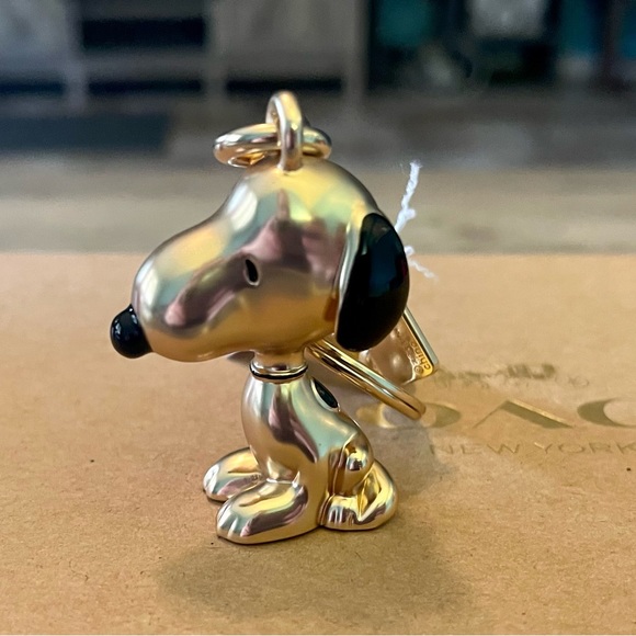 Coach X Peanuts Gold/Multicolored Snoopy Keychain Fob Bag Charm - Picture 3 of 10